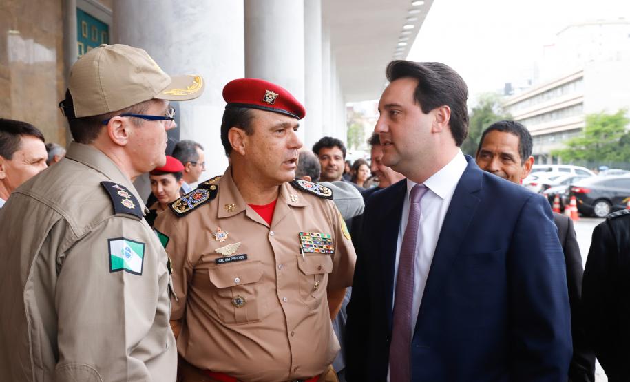 Bombeiros recebem plataformas para combate a incêndio em grandes alturas