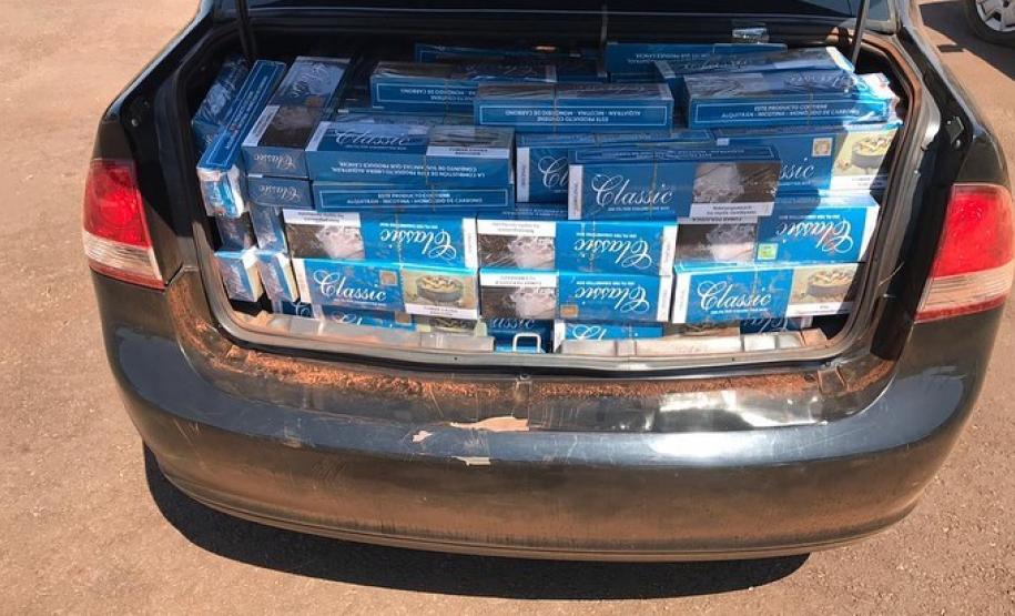 Carros com cigarros contrabandeados são apreendidos pela PM em Assis Chateaubriand, no Oeste do estado