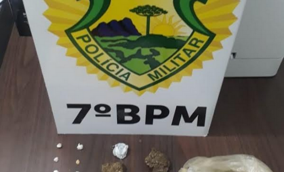 PM apreende arma de brinquedo e drogas em ocorrências distintas no Interior do estado
