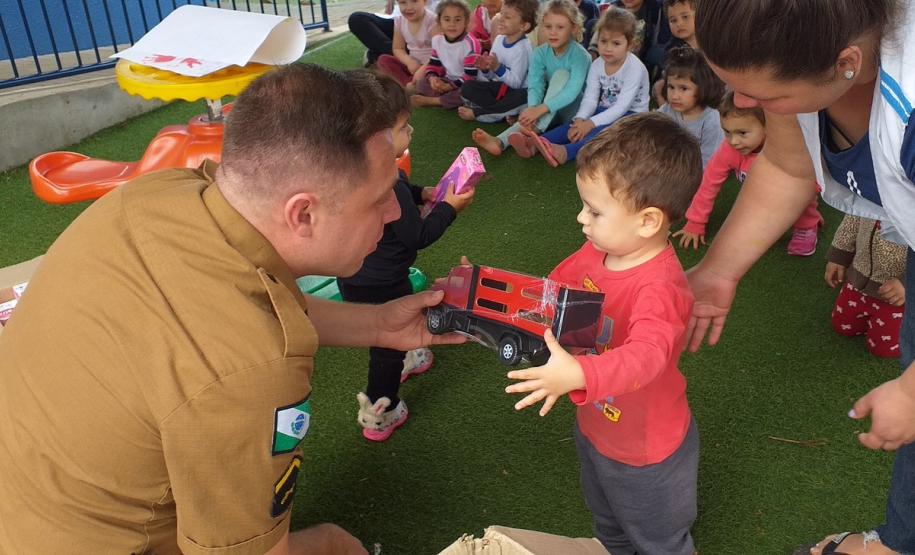 Batalhão da PM entrega 6,5 mil brinquedos no Sudoeste do estado