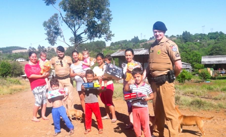 Crianças são agraciadas com a entrega de presentes em Chopinzinho (PR)