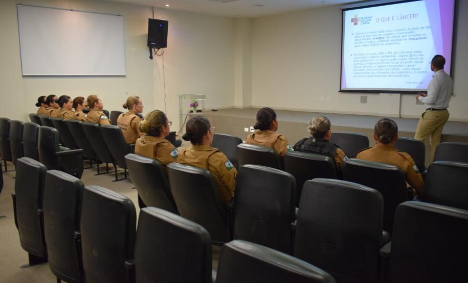 PM fecha mês de outubro com mais uma palestra sobre o câncer de mama em Londrina (PR)