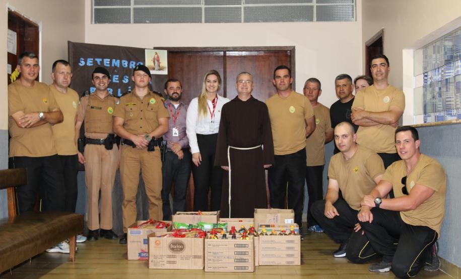 Em Ponta Grossa (PR), PM doa alimentos arrecadados durante o 5º Passeio Ciclístico do 1º Batalhão