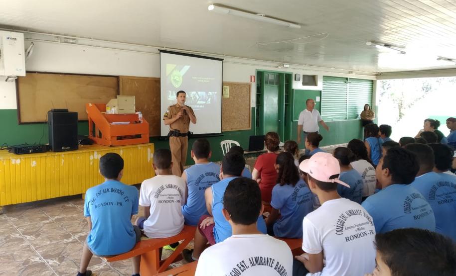 PM promove palestra sobre prevenção ao uso de drogas para 400 alunos de Rondon (PR)