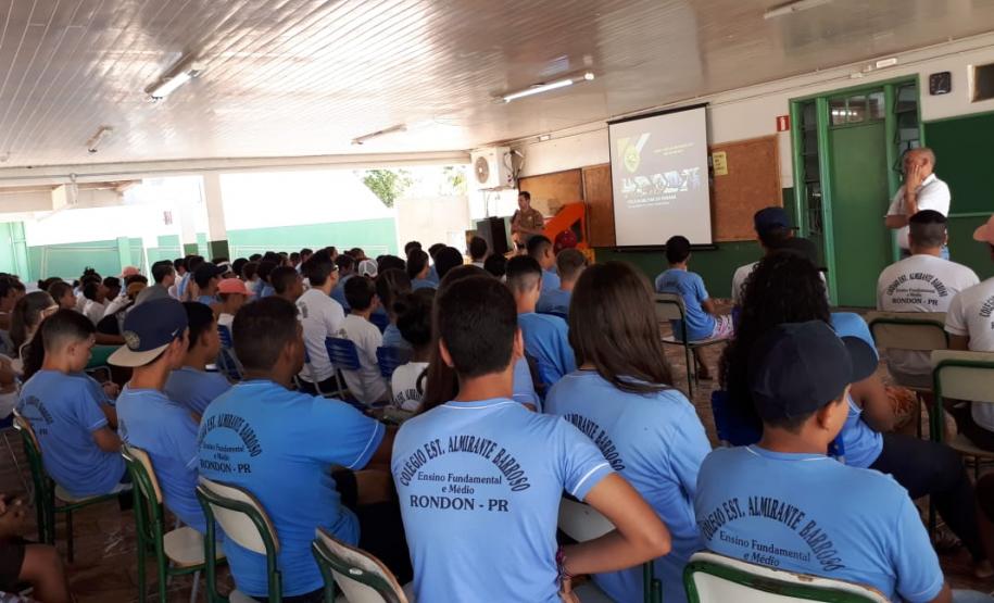 PM promove palestra sobre prevenção ao uso de drogas para 400 alunos de Rondon (PR)