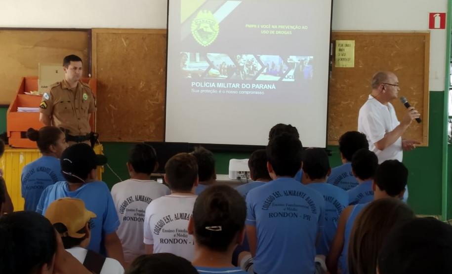 PM promove palestra sobre prevenção ao uso de drogas para 400 alunos de Rondon (PR)