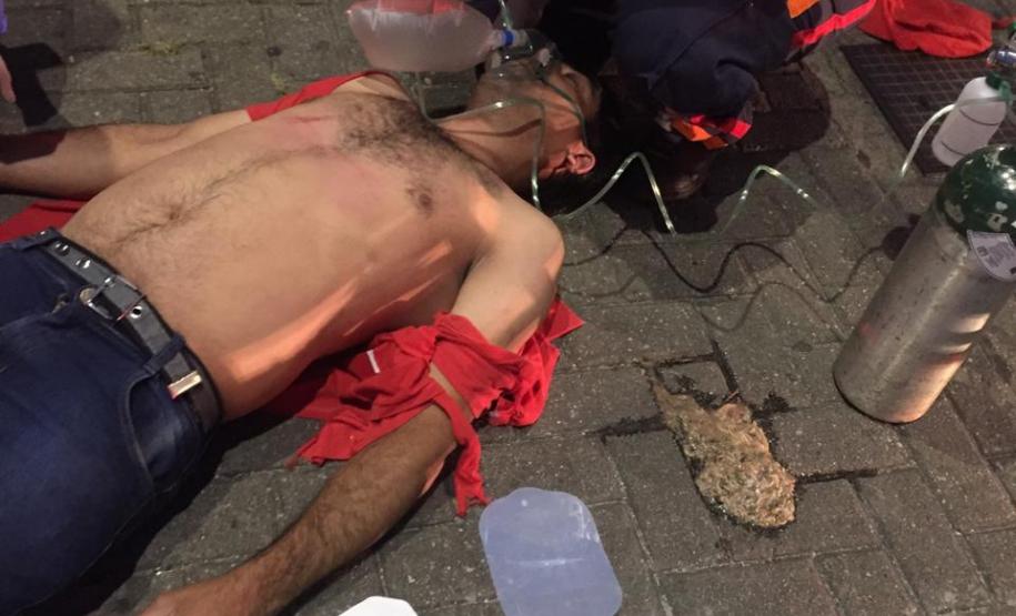 Homemsofre infarto na rua e é socorrido por policiais militares em Curitiba