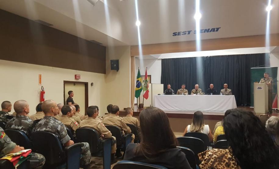 Policiais militares cinotécnicos do Paraná concluem o 1º Curso de Busca e Captura com Cães em Santa Catarina