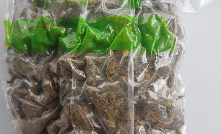 BPRv apreende 14,2 quilos de maconha na PR 180, em Cascavel