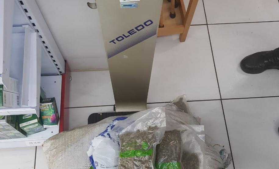 BPRv apreende 14,2 quilos de maconha na PR 180, em Cascavel