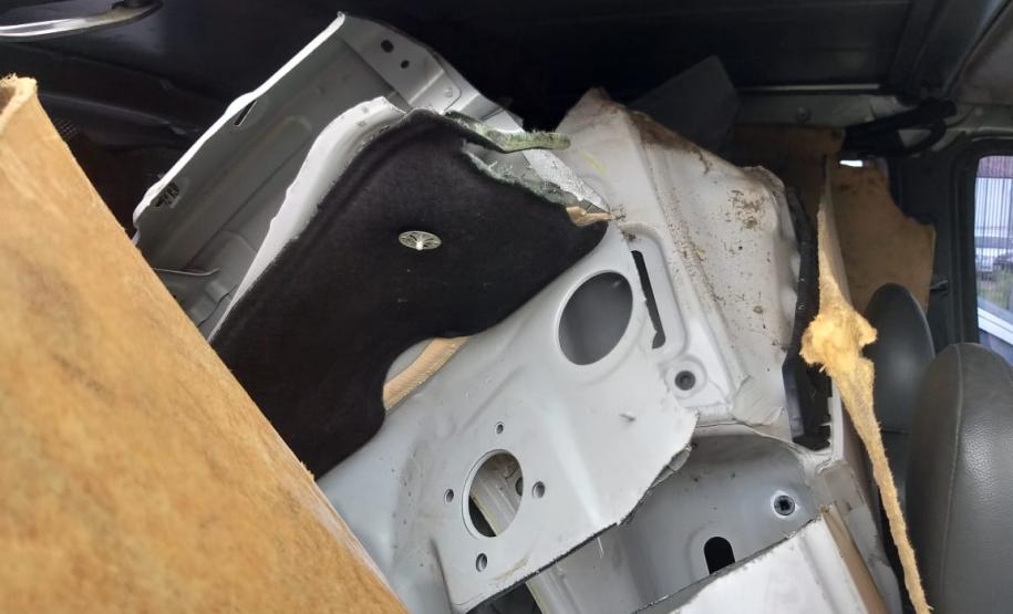 PM desmantela barracão de desmanche de carros roubados em Mandirituba, na RMC