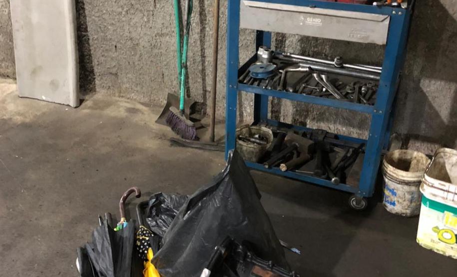 PM desmantela barracão de desmanche de carros roubados em Mandirituba, na RMC