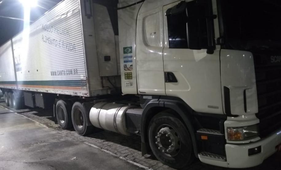 Trio é preso e carga de salmão é recuperada pelo BPRv e pela PM de Santa Catarina em Guaratuba