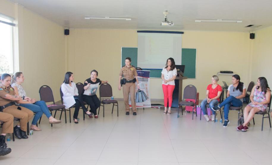 Palestra de conscientização ao câncer de mama é realizado na sede do 17° Batalhão em São José dos Pinhais (RMC)