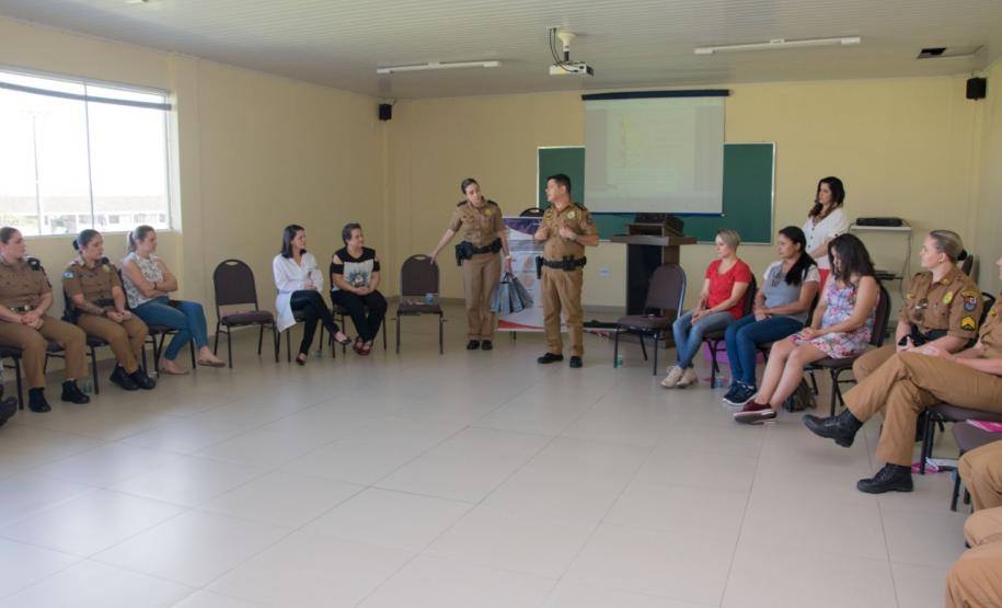 Palestra de conscientização ao câncer de mama é realizado na sede do 17° Batalhão em São José dos Pinhais (RMC)