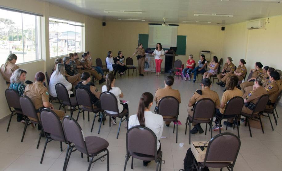 Palestra de conscientização ao câncer de mama é realizado na sede do 17° Batalhão em São José dos Pinhais (RMC)