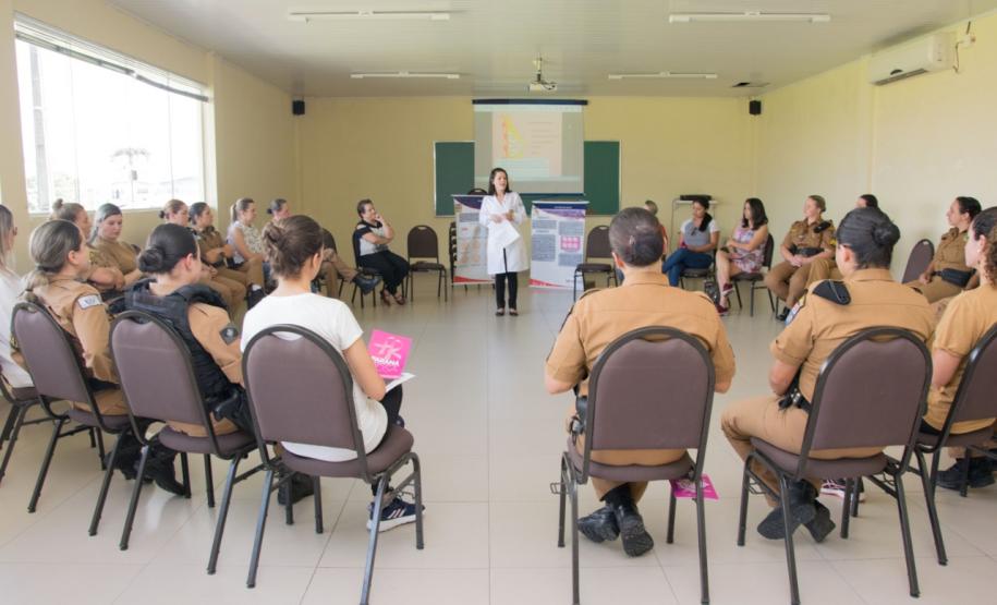 Palestra de conscientização ao câncer de mama é realizado na sede do 17° Batalhão em São José dos Pinhais (RMC)