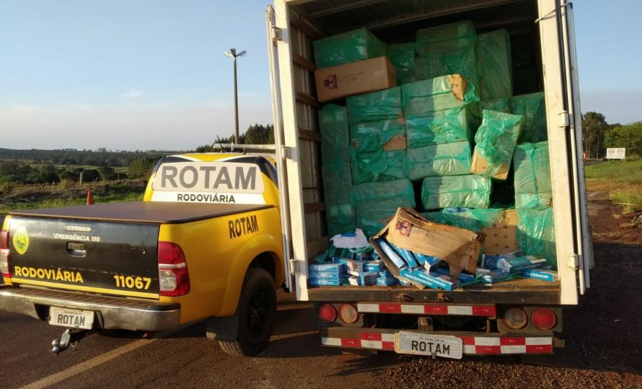 Caminhão carregado com caixas de cigarros é apreendido pelo BPRv em São Jorge do Patrocínio (PR)