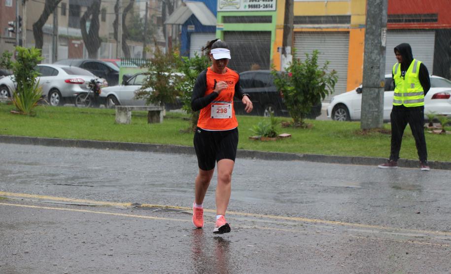 Mais de 1,3 mil atletas participam da 4ª Corrida do Fogo em Curitiba