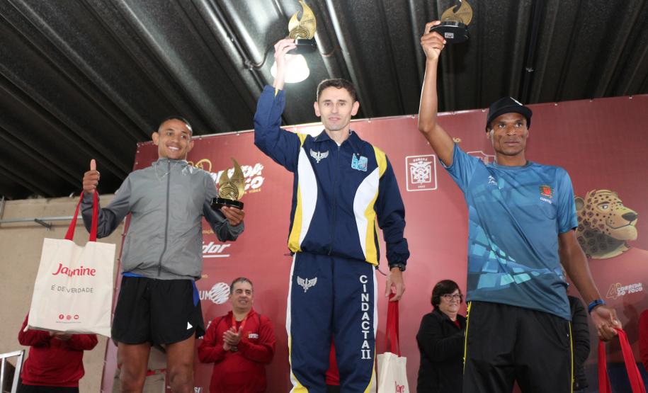 Mais de 1,3 mil atletas participam da 4ª Corrida do Fogo em Curitiba