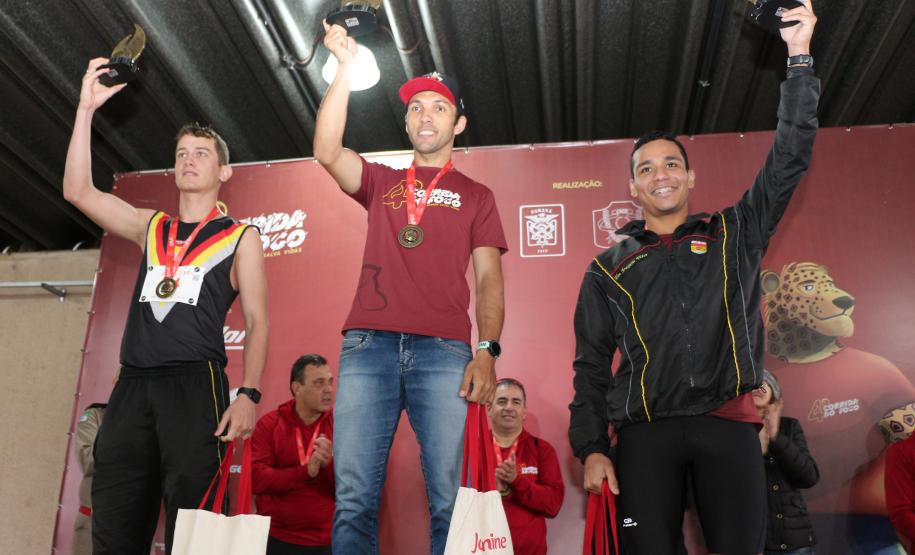 Mais de 1,3 mil atletas participam da 4ª Corrida do Fogo em Curitiba