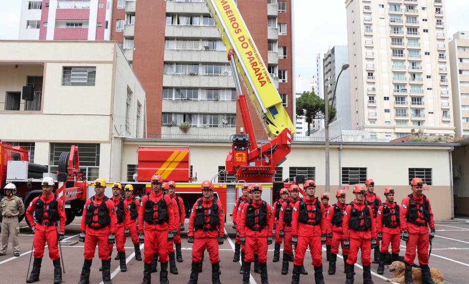 Corpo de Bombeiros do Paraná comemora 107 anos com entrega de medalhas e homenagens em Curitiba, na Capital do estado