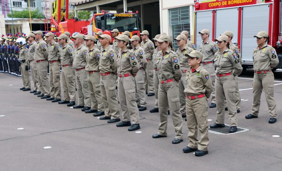 Corpo de Bombeiros do Paraná comemora 107 anos com entrega de medalhas e homenagens em Curitiba, na Capital do estado