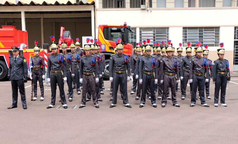 Corpo de Bombeiros do Paraná comemora 107 anos com entrega de medalhas e homenagens em Curitiba, na Capital do estado