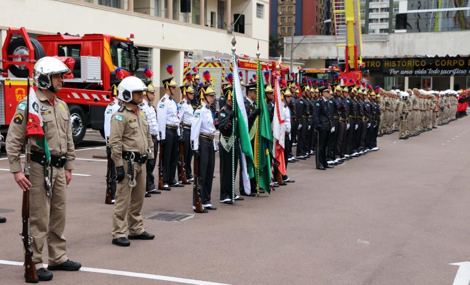 Corpo de Bombeiros do Paraná comemora 107 anos com entrega de medalhas e homenagens em Curitiba, na Capital do estado