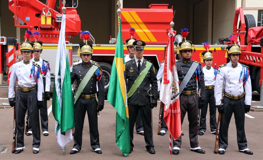 Corpo de Bombeiros do Paraná comemora 107 anos com entrega de medalhas e homenagens em Curitiba, na Capital do estado