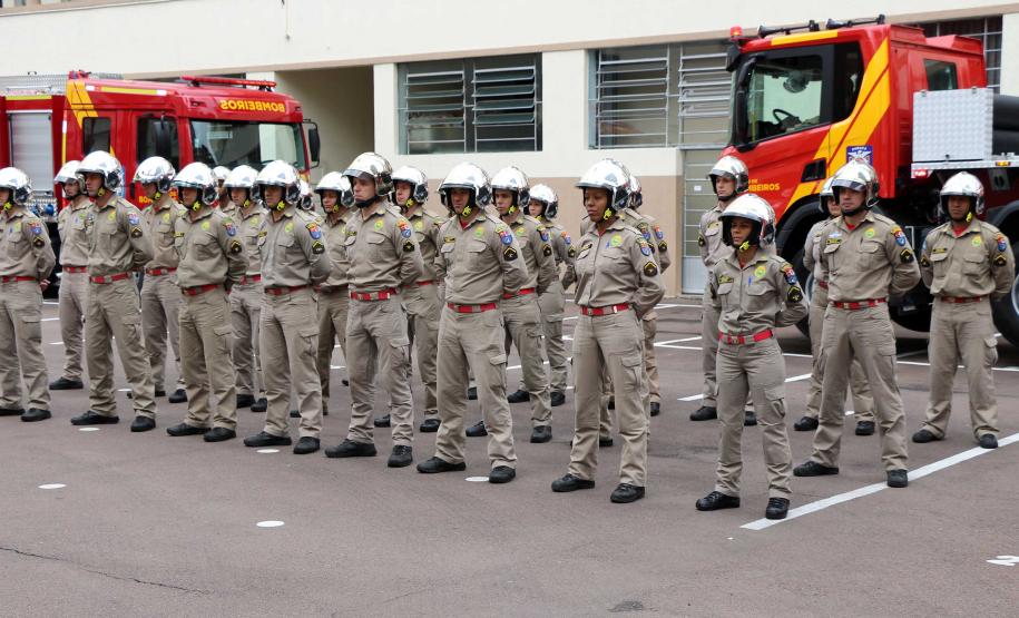Corpo de Bombeiros do Paraná comemora 107 anos com entrega de medalhas e homenagens em Curitiba, na Capital do estado