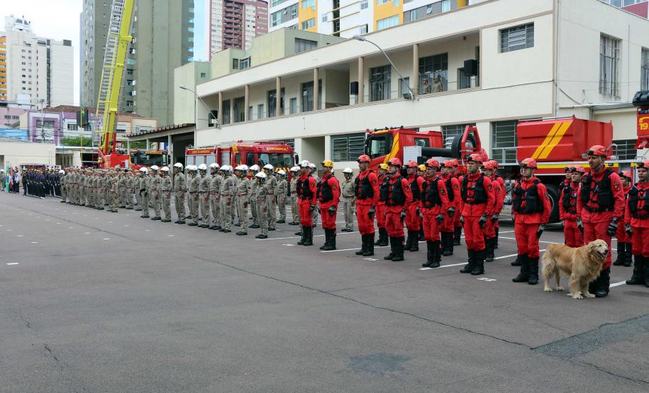 Corpo de Bombeiros do Paraná comemora 107 anos com entrega de medalhas e homenagens em Curitiba, na Capital do estado