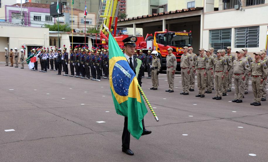 Corpo de Bombeiros do Paraná comemora 107 anos com entrega de medalhas e homenagens em Curitiba, na Capital do estado
