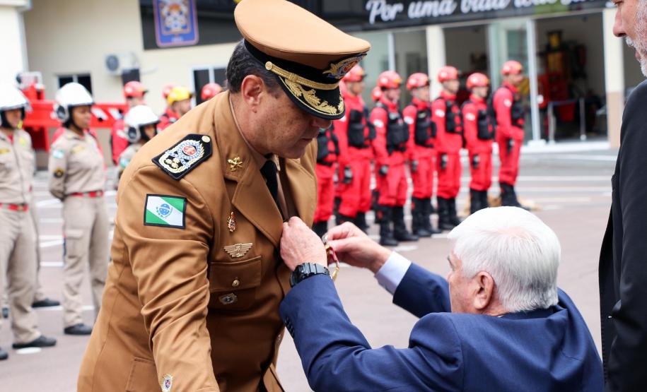 Corpo de Bombeiros do Paraná comemora 107 anos com entrega de medalhas e homenagens em Curitiba, na Capital do estado