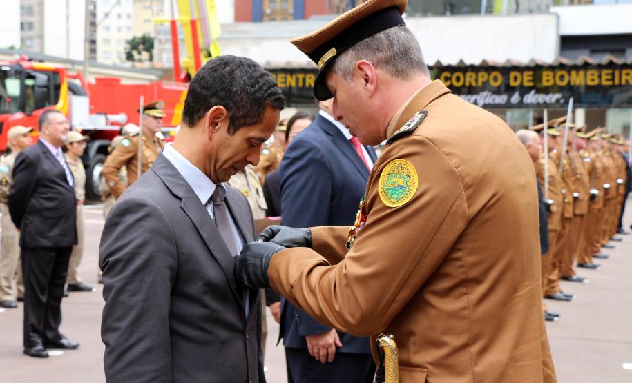 Corpo de Bombeiros do Paraná comemora 107 anos com entrega de medalhas e homenagens em Curitiba, na Capital do estado