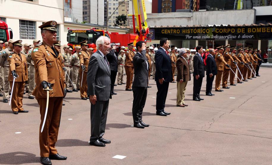 Corpo de Bombeiros do Paraná comemora 107 anos com entrega de medalhas e homenagens em Curitiba, na Capital do estado