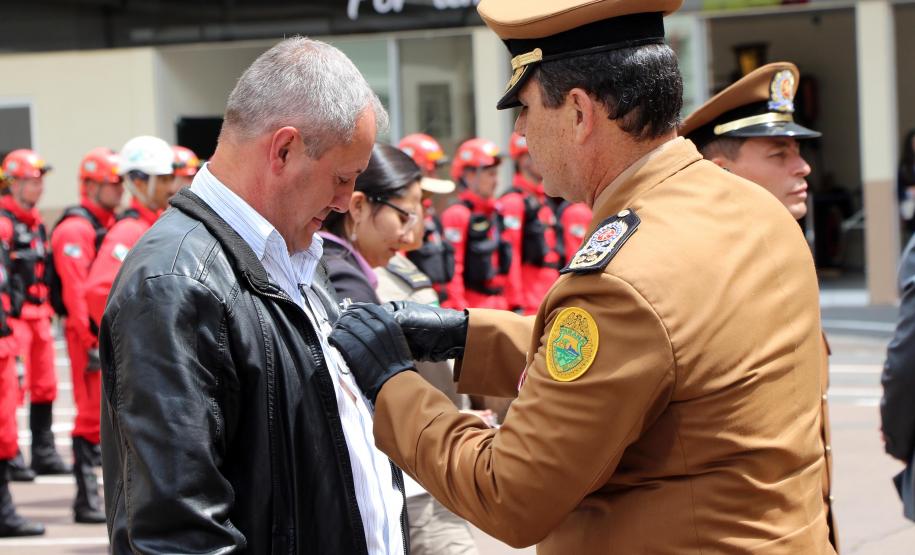 Corpo de Bombeiros do Paraná comemora 107 anos com entrega de medalhas e homenagens em Curitiba, na Capital do estado