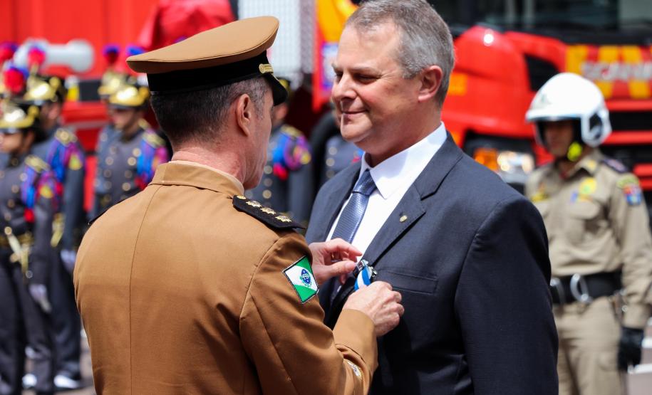 Corpo de Bombeiros do Paraná comemora 107 anos com entrega de medalhas e homenagens em Curitiba, na Capital do estado