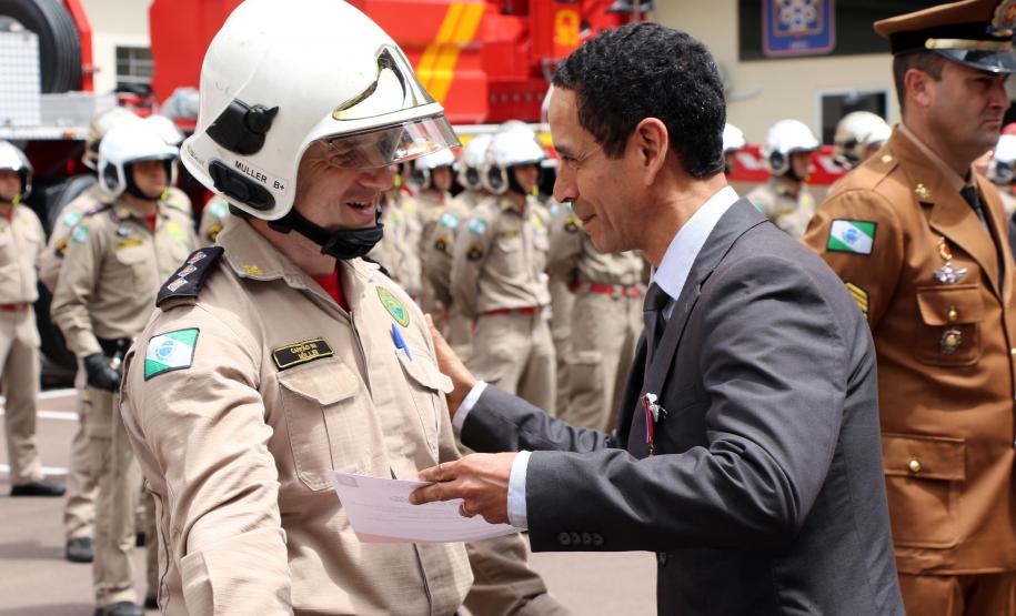 Corpo de Bombeiros do Paraná comemora 107 anos com entrega de medalhas e homenagens em Curitiba, na Capital do estado