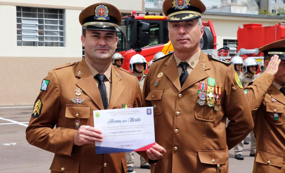 Corpo de Bombeiros do Paraná comemora 107 anos com entrega de medalhas e homenagens em Curitiba, na Capital do estado