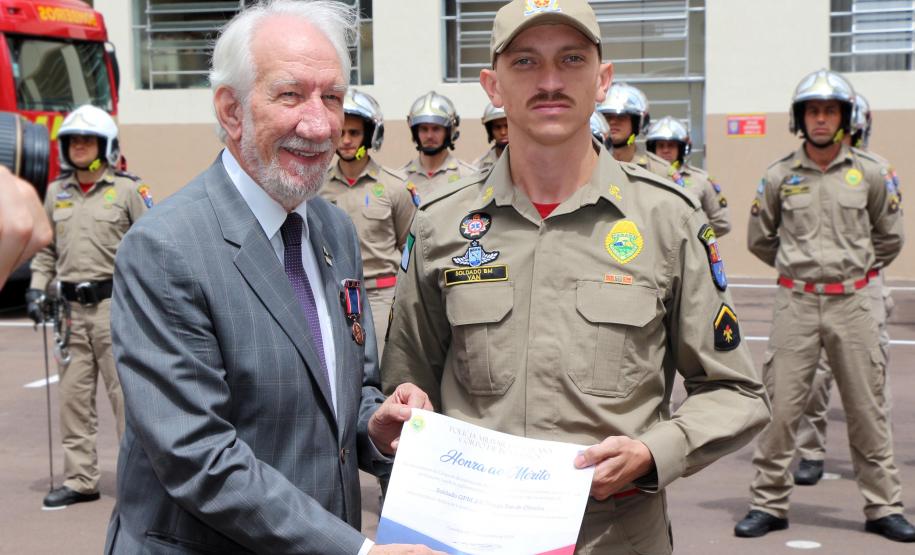 Corpo de Bombeiros do Paraná comemora 107 anos com entrega de medalhas e homenagens em Curitiba, na Capital do estado