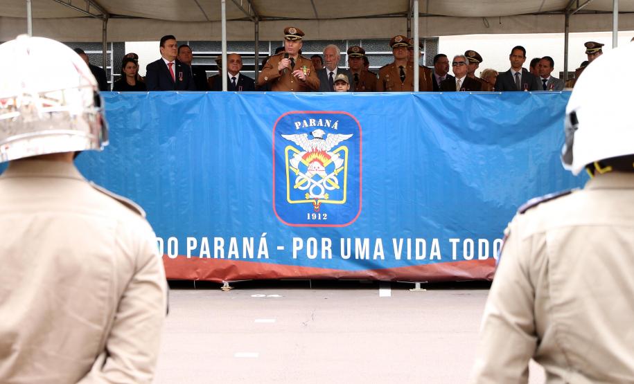 Corpo de Bombeiros do Paraná comemora 107 anos com entrega de medalhas e homenagens em Curitiba, na Capital do estado