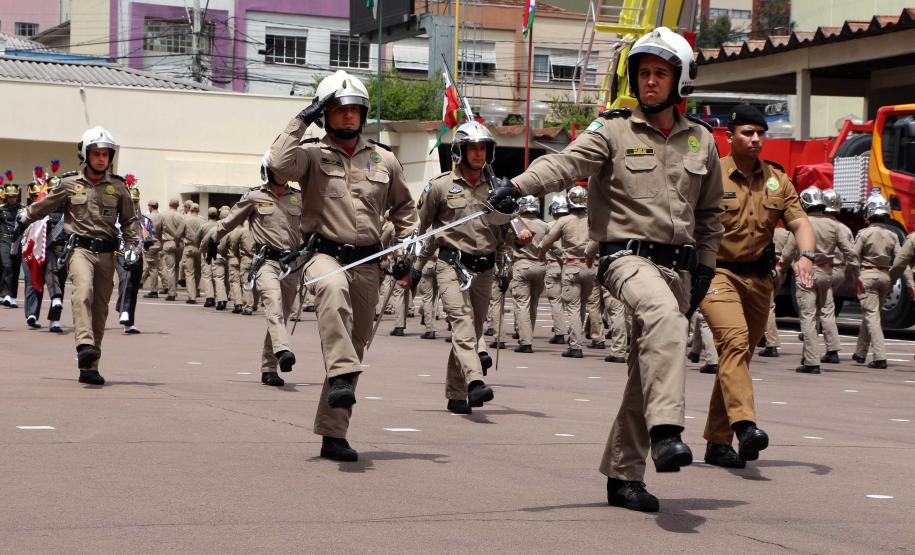 Corpo de Bombeiros do Paraná comemora 107 anos com entrega de medalhas e homenagens em Curitiba, na Capital do estado
