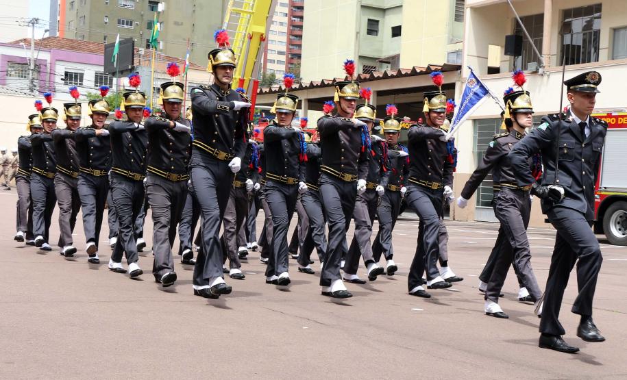 Corpo de Bombeiros do Paraná comemora 107 anos com entrega de medalhas e homenagens em Curitiba, na Capital do estado