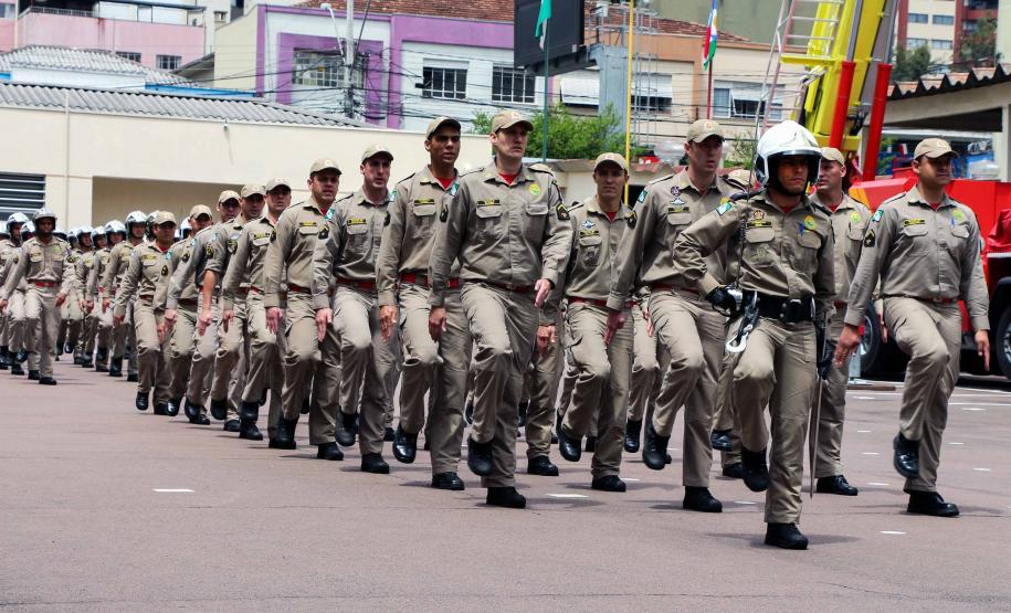 Corpo de Bombeiros do Paraná comemora 107 anos com entrega de medalhas e homenagens em Curitiba, na Capital do estado