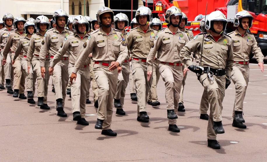 Corpo de Bombeiros do Paraná comemora 107 anos com entrega de medalhas e homenagens em Curitiba, na Capital do estado