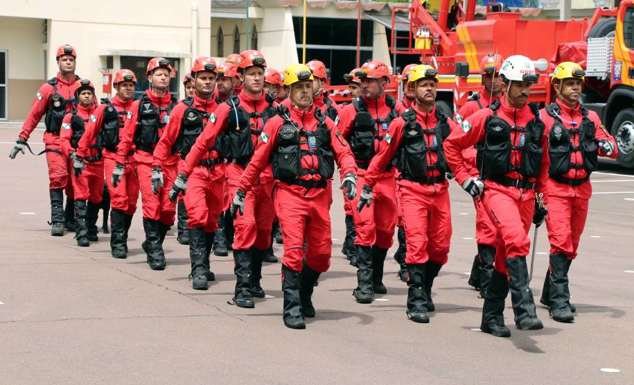 Corpo de Bombeiros do Paraná comemora 107 anos com entrega de medalhas e homenagens em Curitiba, na Capital do estado