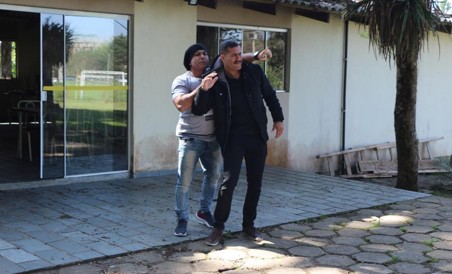 Curso de Primeira Intervenção em Crises da PM faz atividade simulada na APMG, em São José dos Pinhais (RMC)