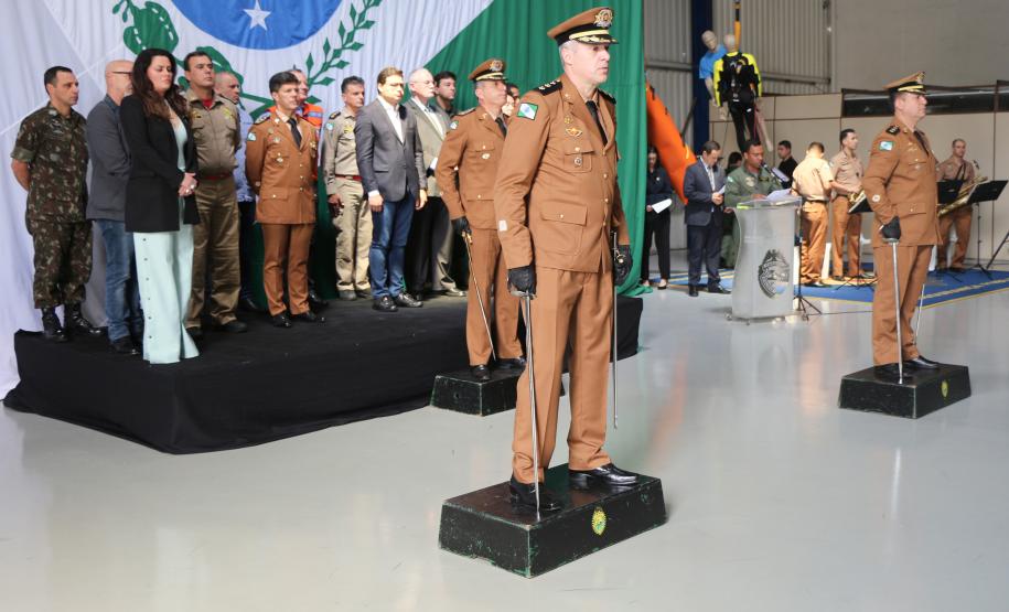 BPMOA recebe novo comandante em solenidade conduzida no aeroporto Bacacheri, em Curitiba