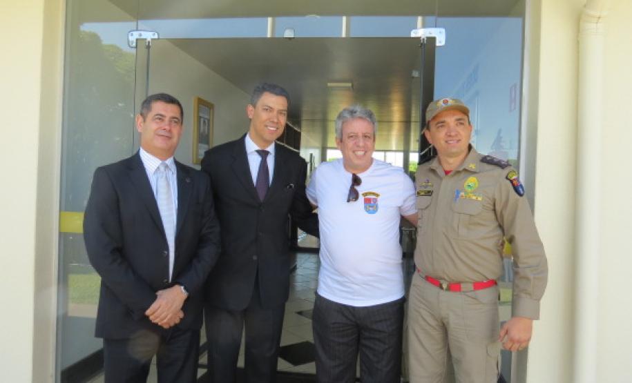 Evento alusivo ao 42º aniversário do 10º BPM reúne ex-comandantes da unidade em sua sede, em Apucarana (PR)